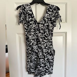 Express Women’s romper. Size 4
